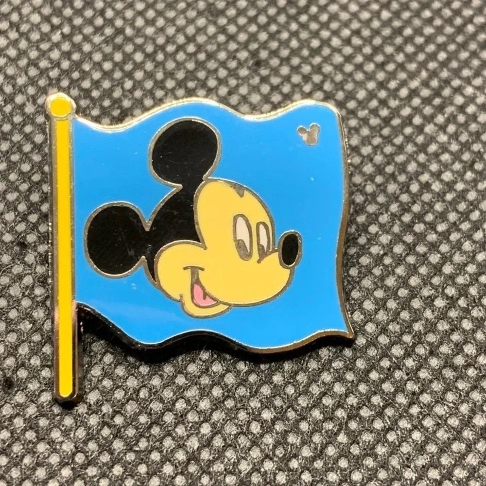 2009 Mickey Mouse Flag Disney pin Blue with Mickey's face fun icons